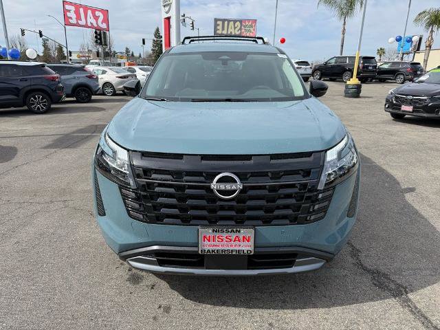 New 2026 Nissan Pathfinder SL image 2