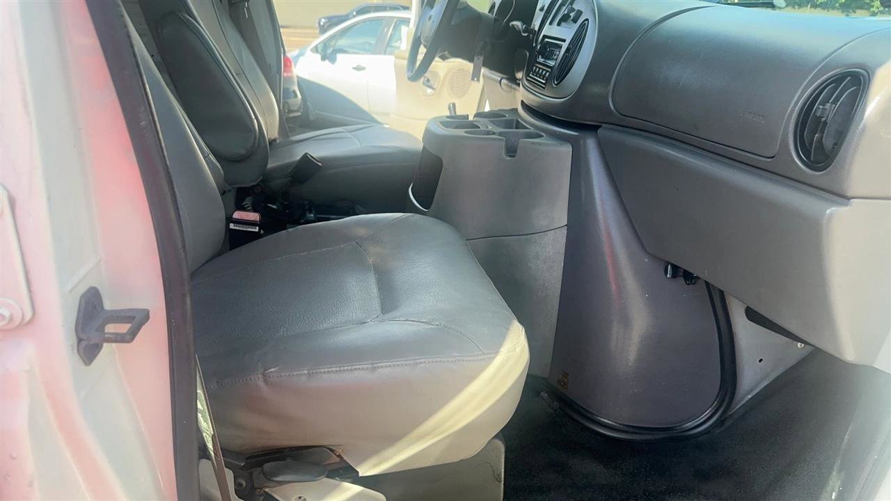 Used 2001 Ford E-250 and Econoline 250 Extended RWD image 24