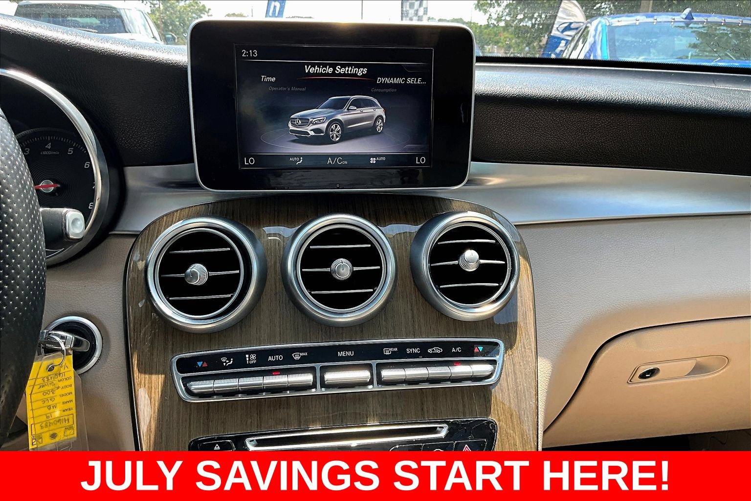 Used 2019 Mercedes-Benz GLC 300 4MATIC w/ Premium Package image 18