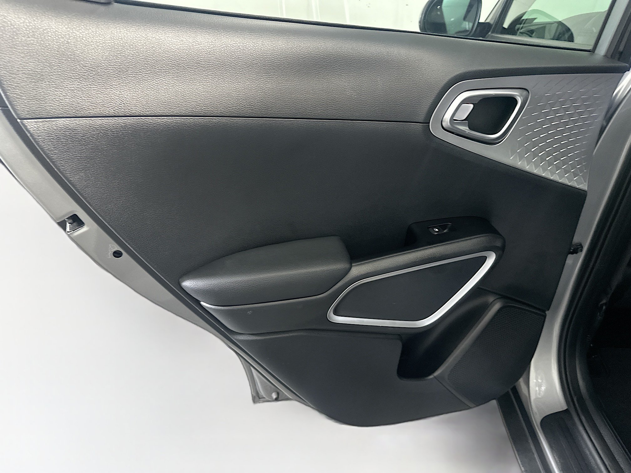 Used 2025 Kia Soul LX w/ LX Technology Package FWD image 27
