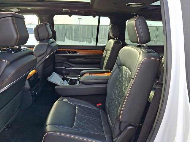 Used 2024 Jeep Grand Wagoneer L Series III image 11