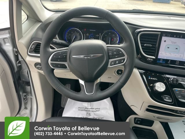 Used 2024 Chrysler Pacifica Touring-L FWD image 21