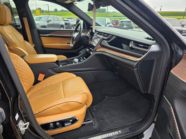 Used 2022 Jeep Grand Cherokee Summit w/ Advanced Protech Group IV AWD/4WD image 14