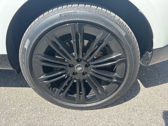 Used 2025 Land Rover Range Rover SE AWD/4WD image 12