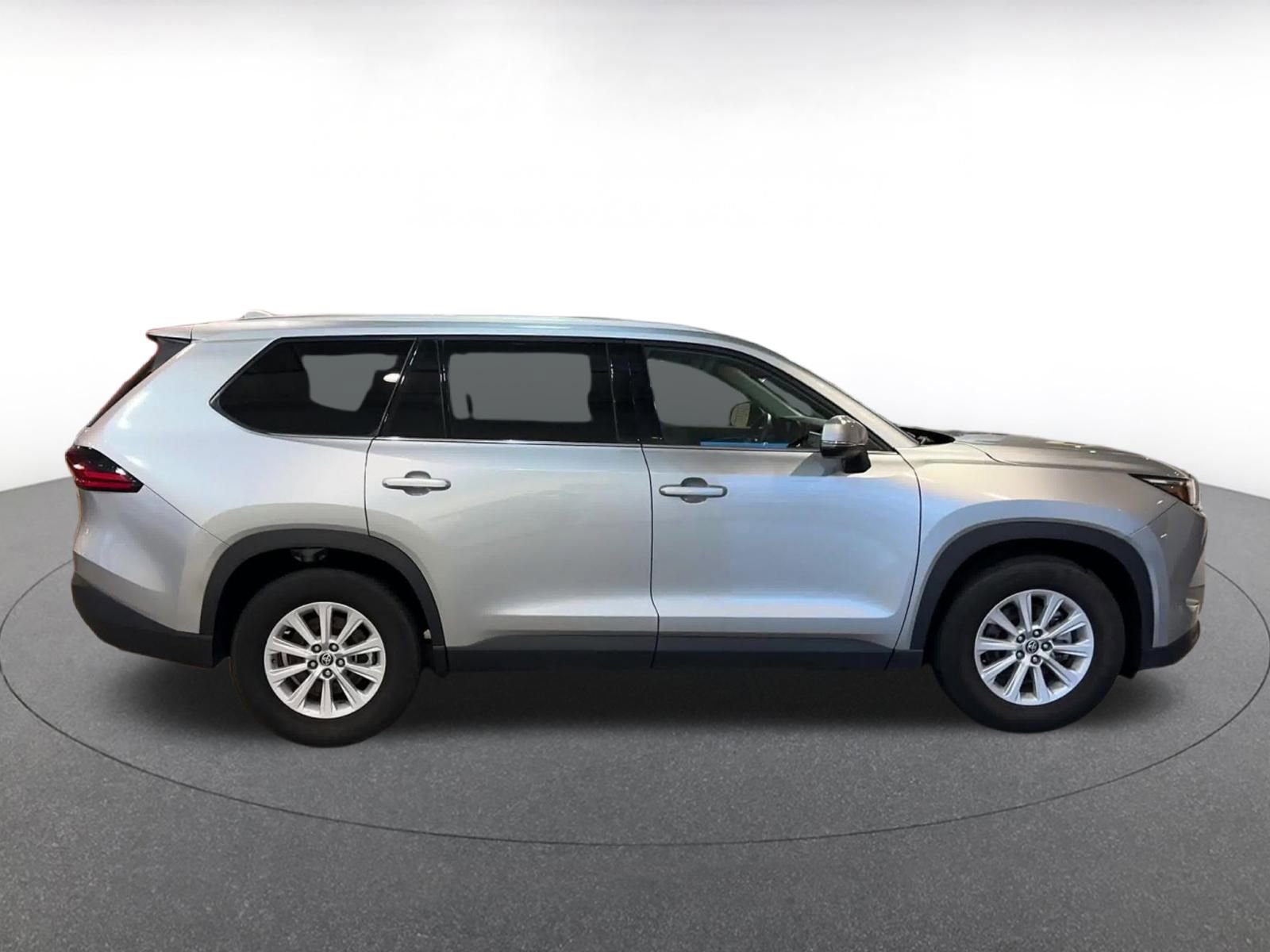 Used 2025 Toyota Grand Highlander FWD image 16