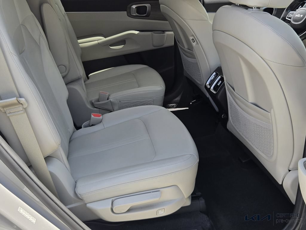 Used 2022 Kia Sorento EX w/ Panoramic Sunroof Package FWD image 16
