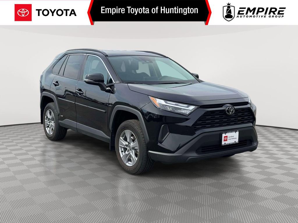 Used 2025 Toyota RAV4 XLE image 1