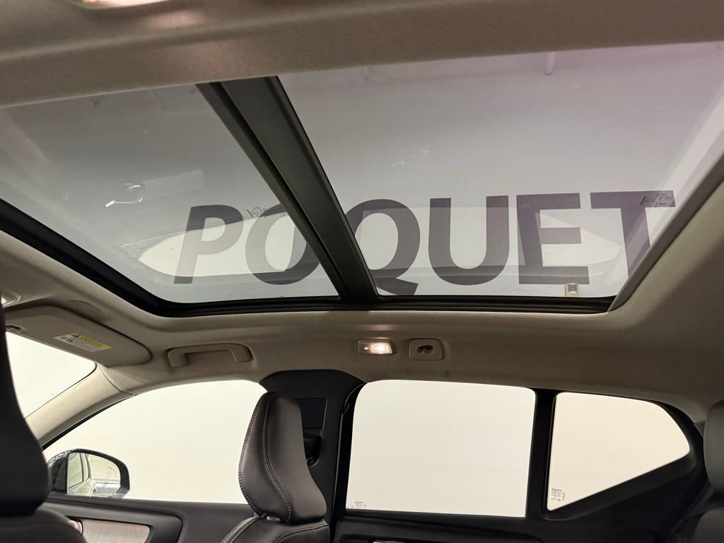Used 2024 Volvo XC40 B5 Ultimate AWD/4WD image 17
