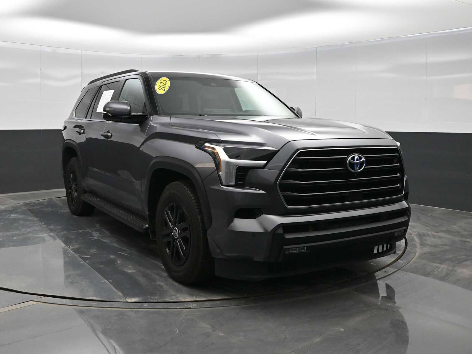 Used 2024 Toyota Sequoia SR5 video 2