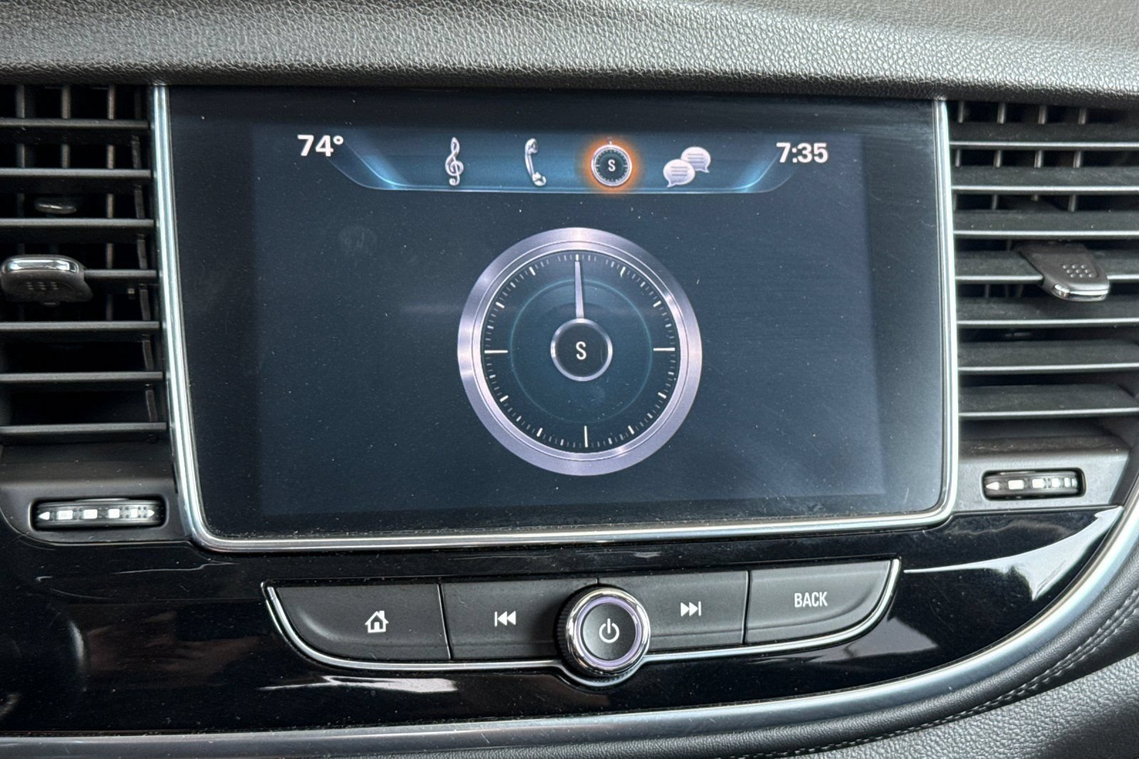 Used 2018 Buick Encore Essence FWD image 41