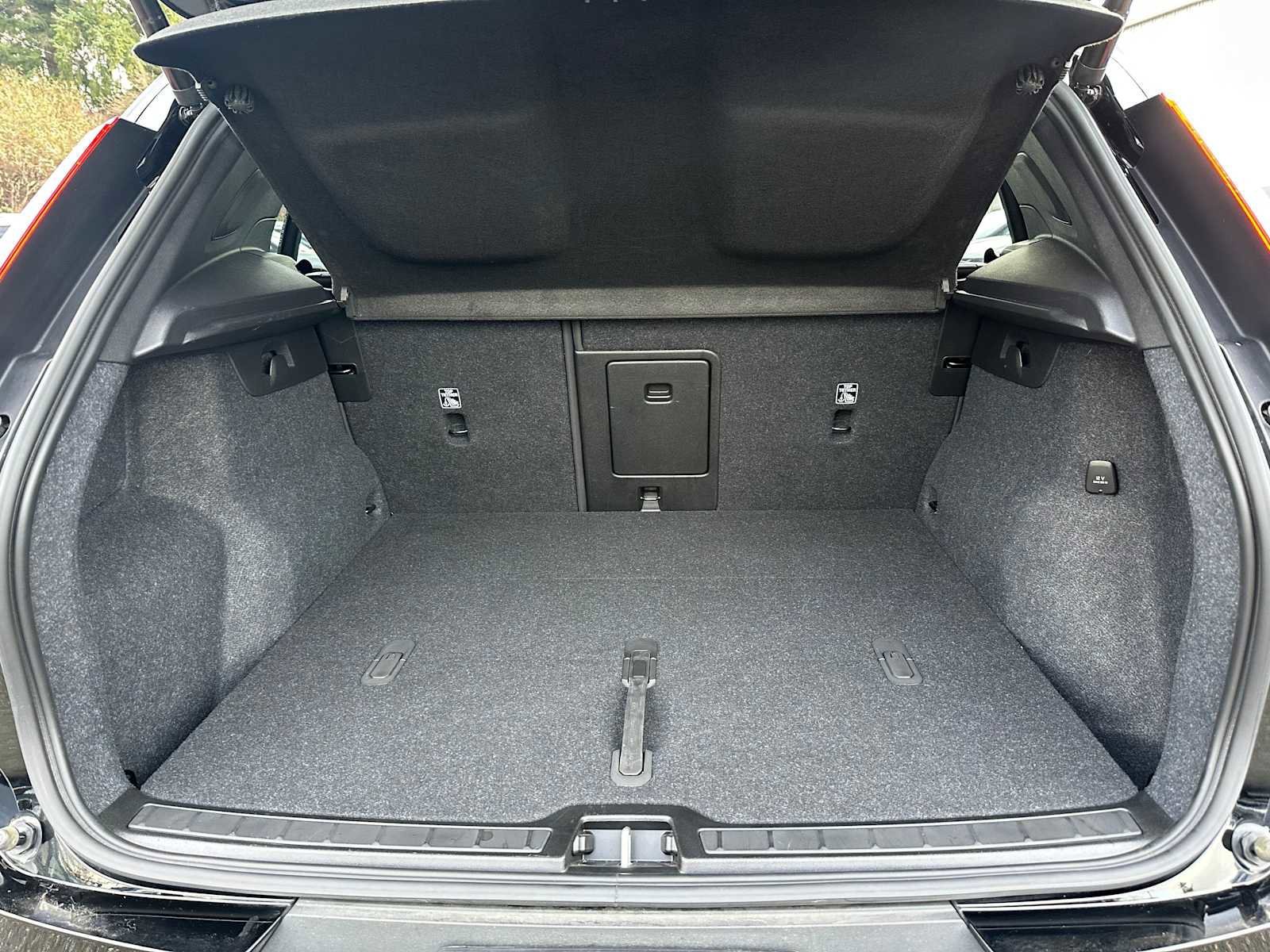 Used 2023 Volvo XC40 Recharge Plus image 15