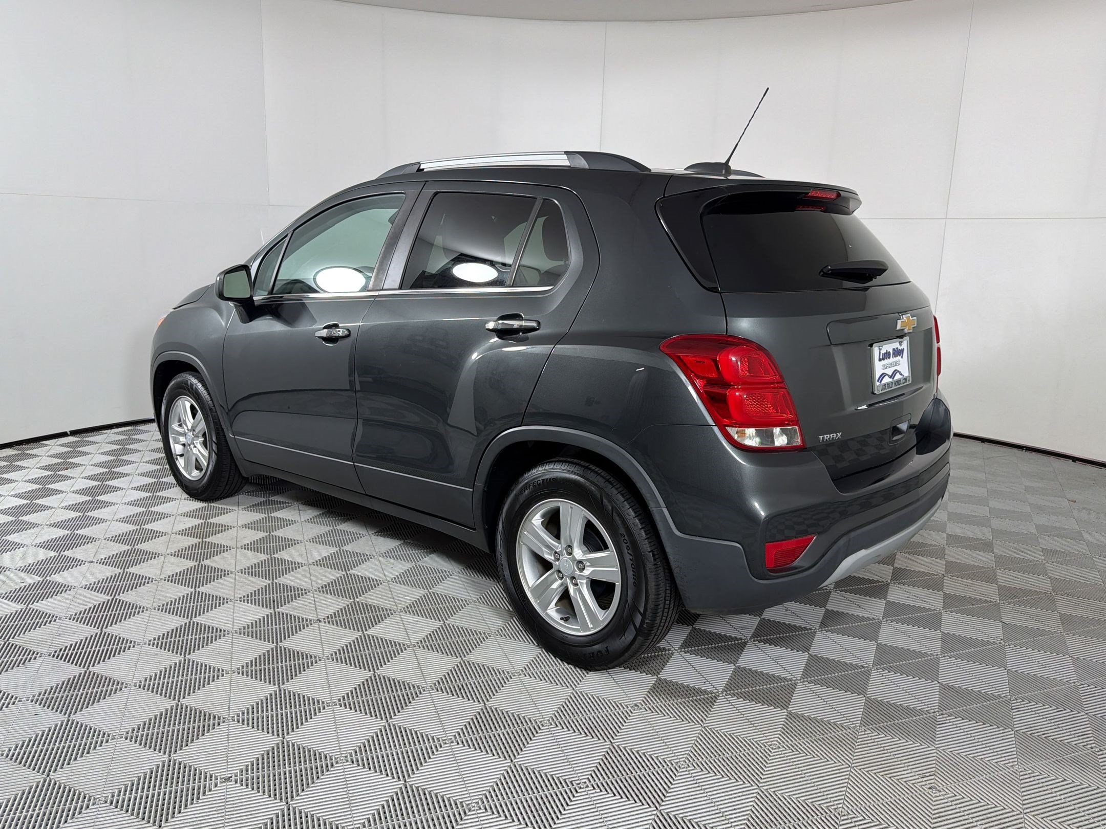 Used 2019 Chevrolet Trax LT w/ LT Convenience Package FWD image 3