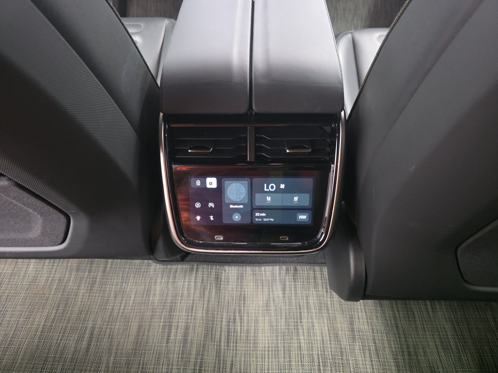 Used 2024 Rivian R1S Adventure AWD/4WD image 30