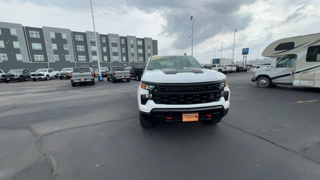 Used 2025 Chevrolet Silverado 1500 Custom Trail Boss w/ LPO, Dark Essentials Package AWD/4WD image 3