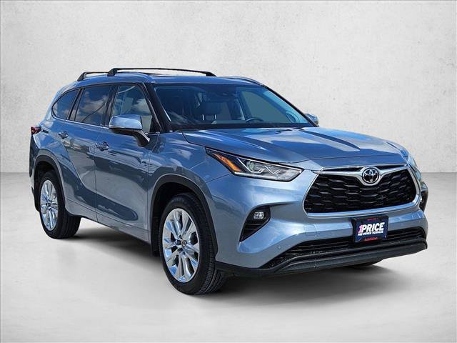 Used 2023 Toyota Highlander Limited FWD image 3