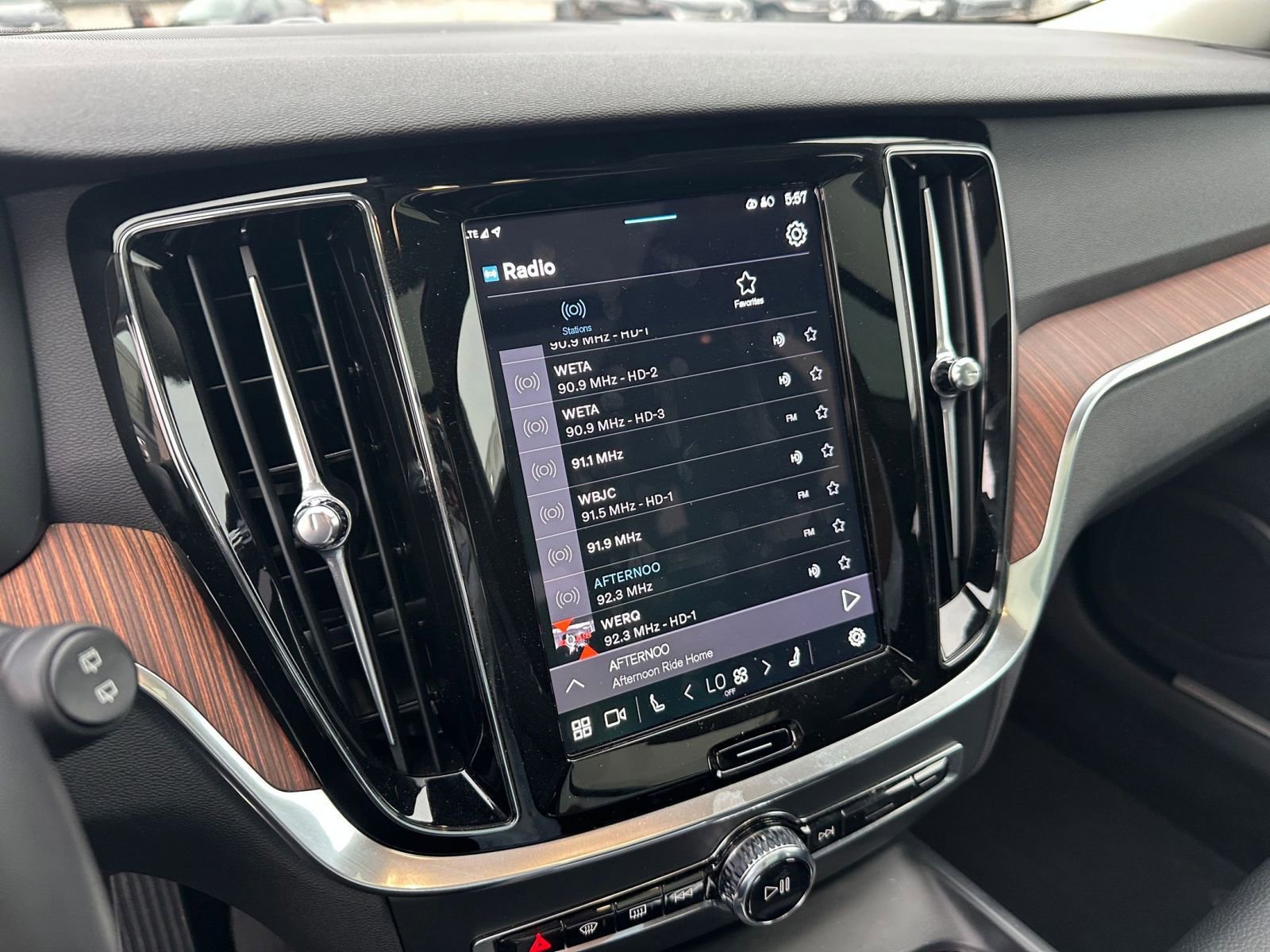 Used 2025 Volvo V60 B5 Cross Country Plus image 21