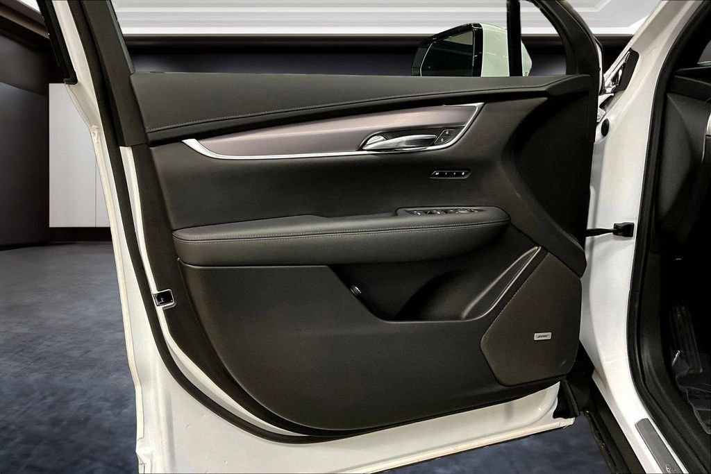 Certified 2025 Cadillac XT6 Luxury AWD/4WD image 20