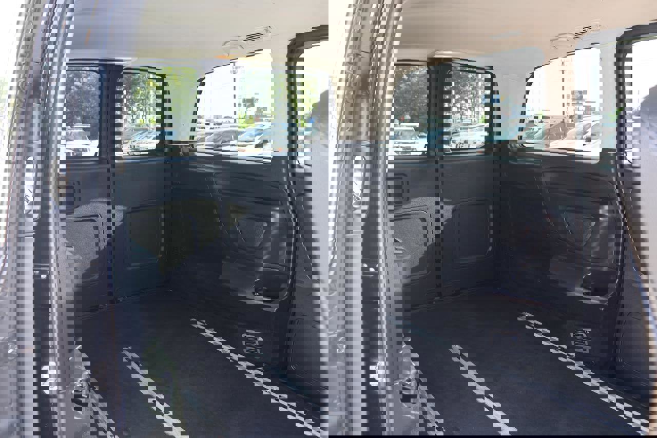 Used 2018 Mercedes-Benz Metris Passenger image 15