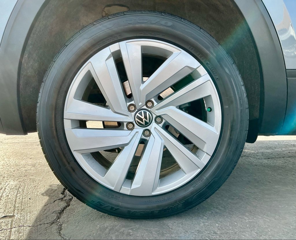 Used 2020 Volkswagen Atlas Cross Sport SE w/ Towing Package image 22