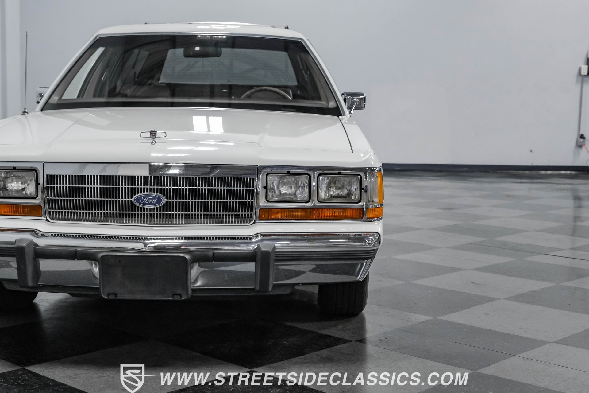 Used 1990 Ford LTD Crown Victoria RWD image 21