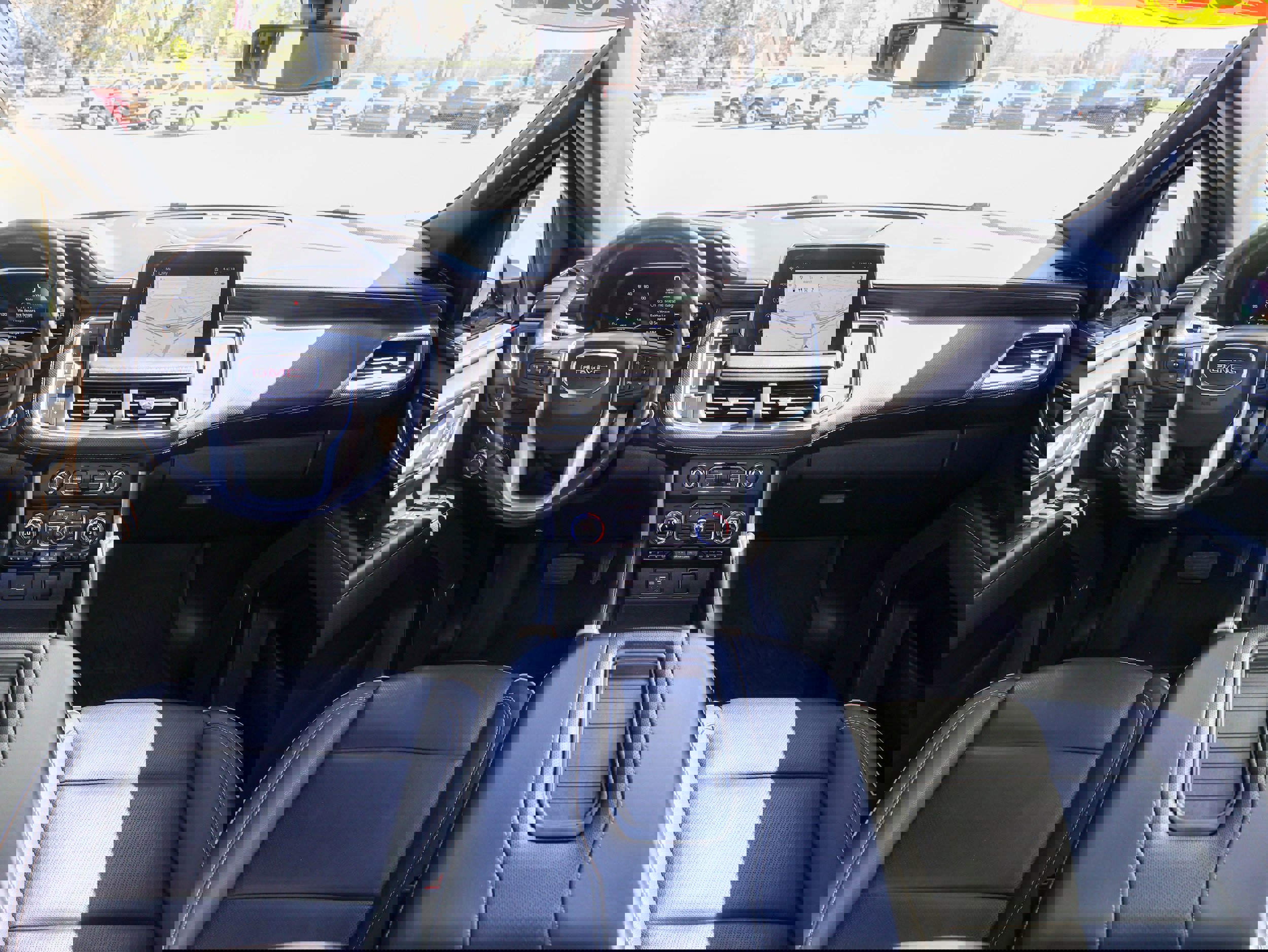 Used 2022 GMC Yukon XL SLT w/ SLT Premium Package image 21