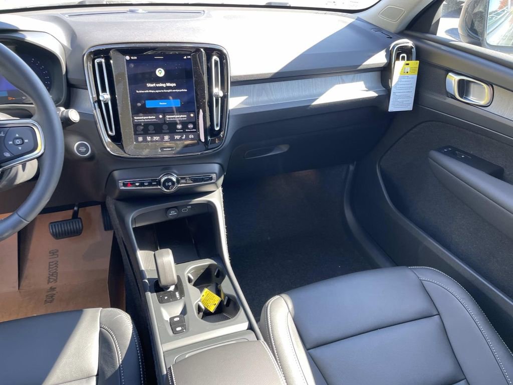 New 2026 Volvo XC40 B5 Core w/ Climate Package image 15