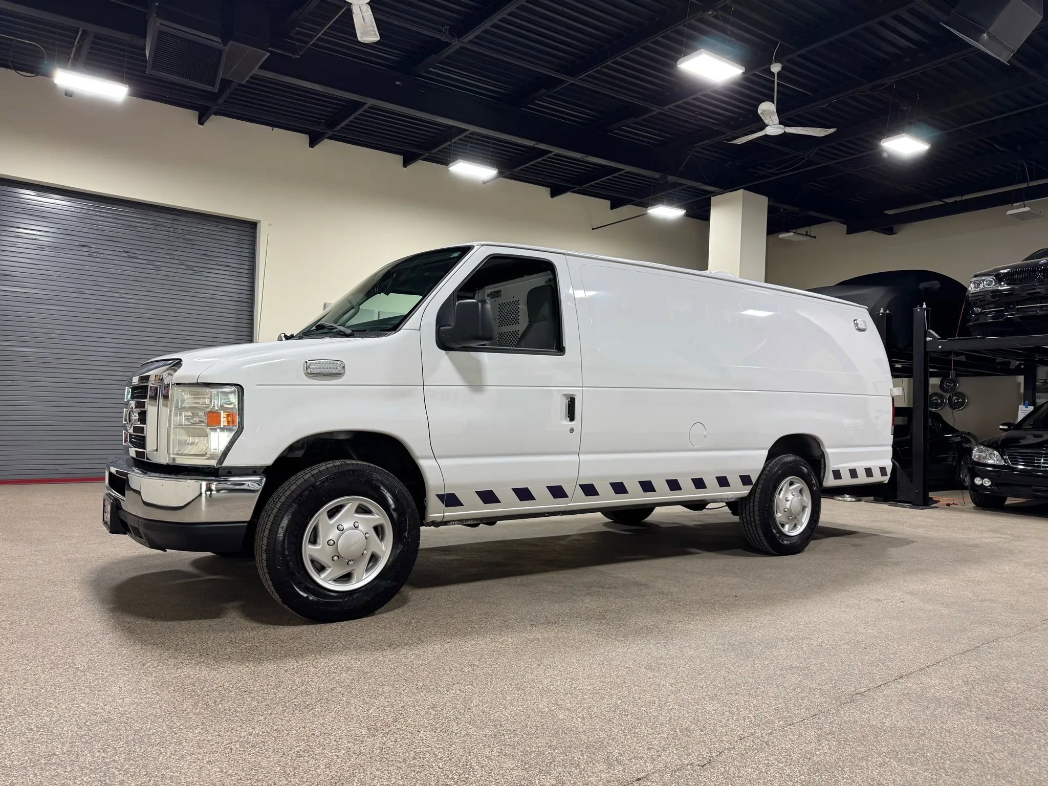 Used 2012 Ford E-350 and Econoline 350 Extended Super Duty w/ PWR Group image 2