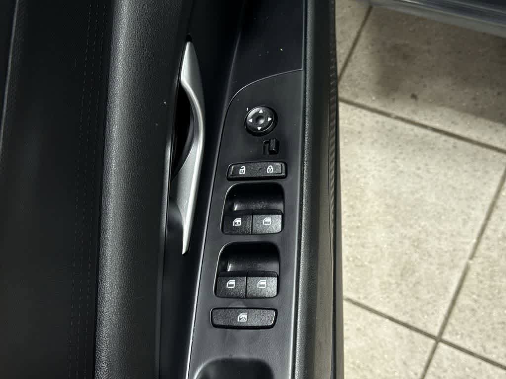 Used 2022 Hyundai Elantra SE FWD image 22