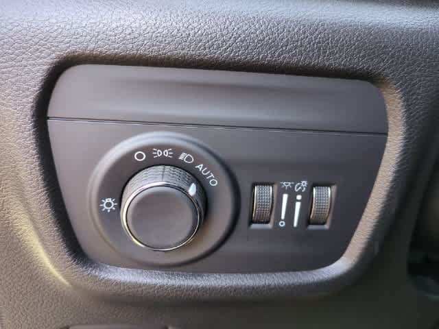 Certified 2024 Jeep Grand Cherokee L Altitude AWD/4WD image 18