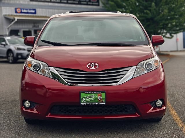 Used 2017 Toyota Sienna XLE w/ XLE Navigation Package FWD image 2