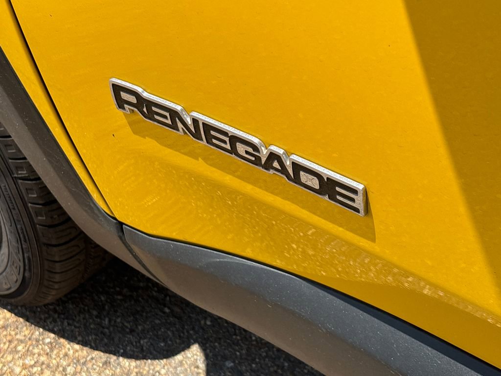 Used 2018 Jeep Renegade Latitude w/ Popular Equipment Group FWD image 34