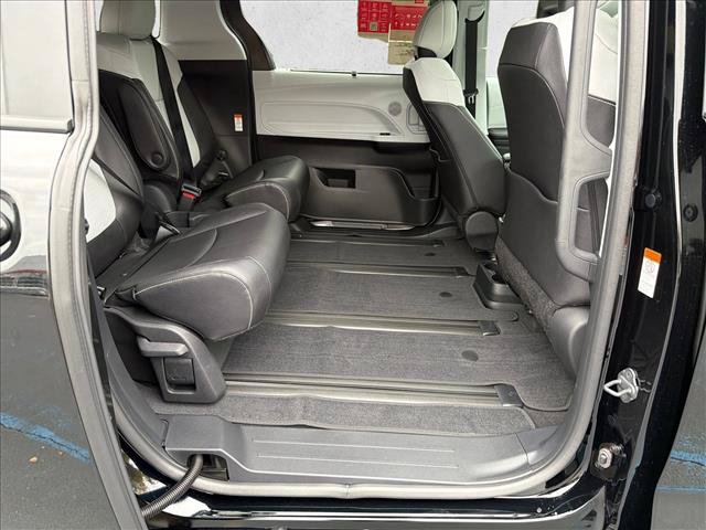 New 2026 Toyota Sienna XSE FWD image 15