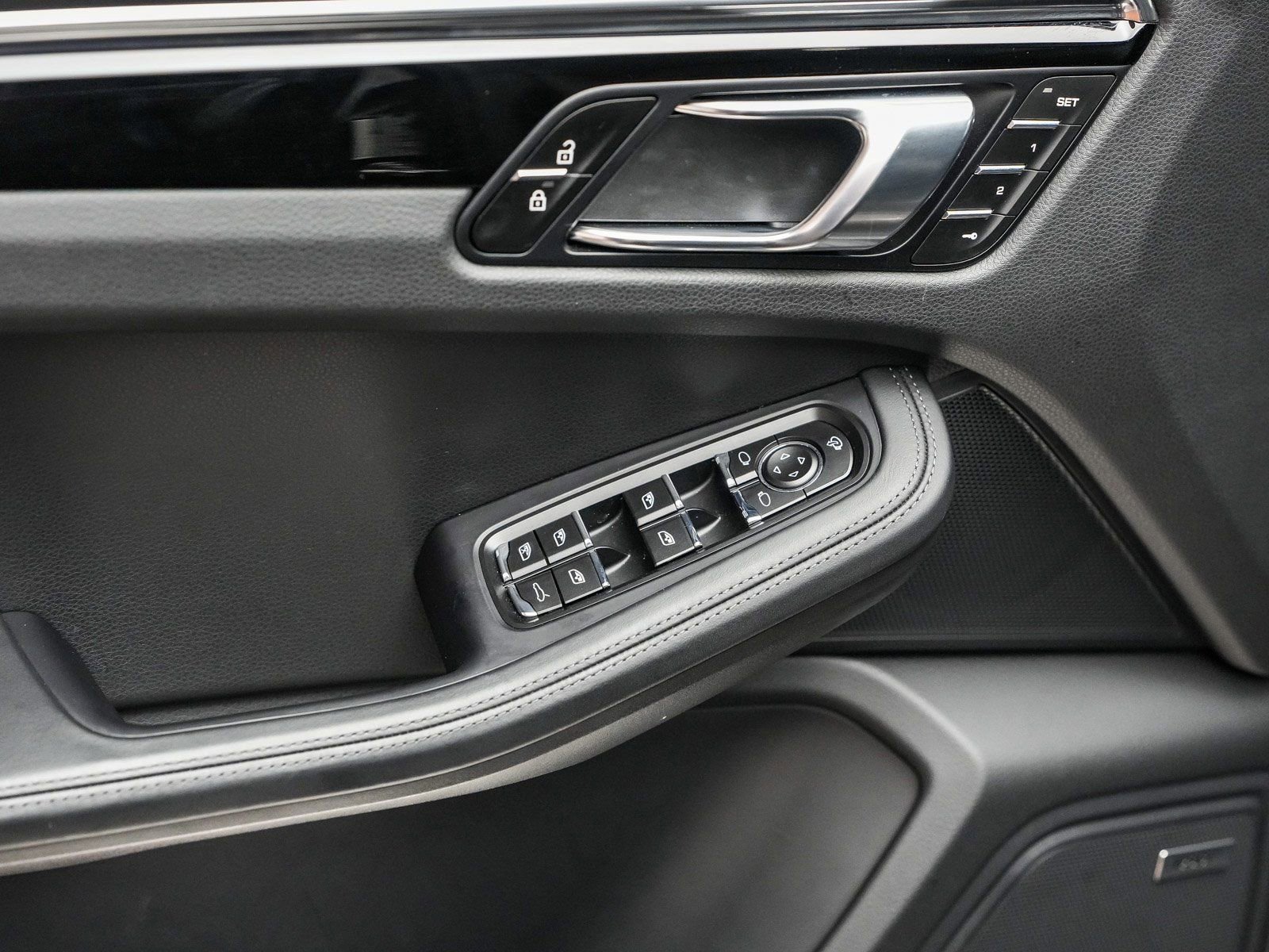 Certified 2025 Porsche Macan image 26