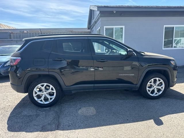Used 2024 Jeep Compass Latitude AWD/4WD image 4