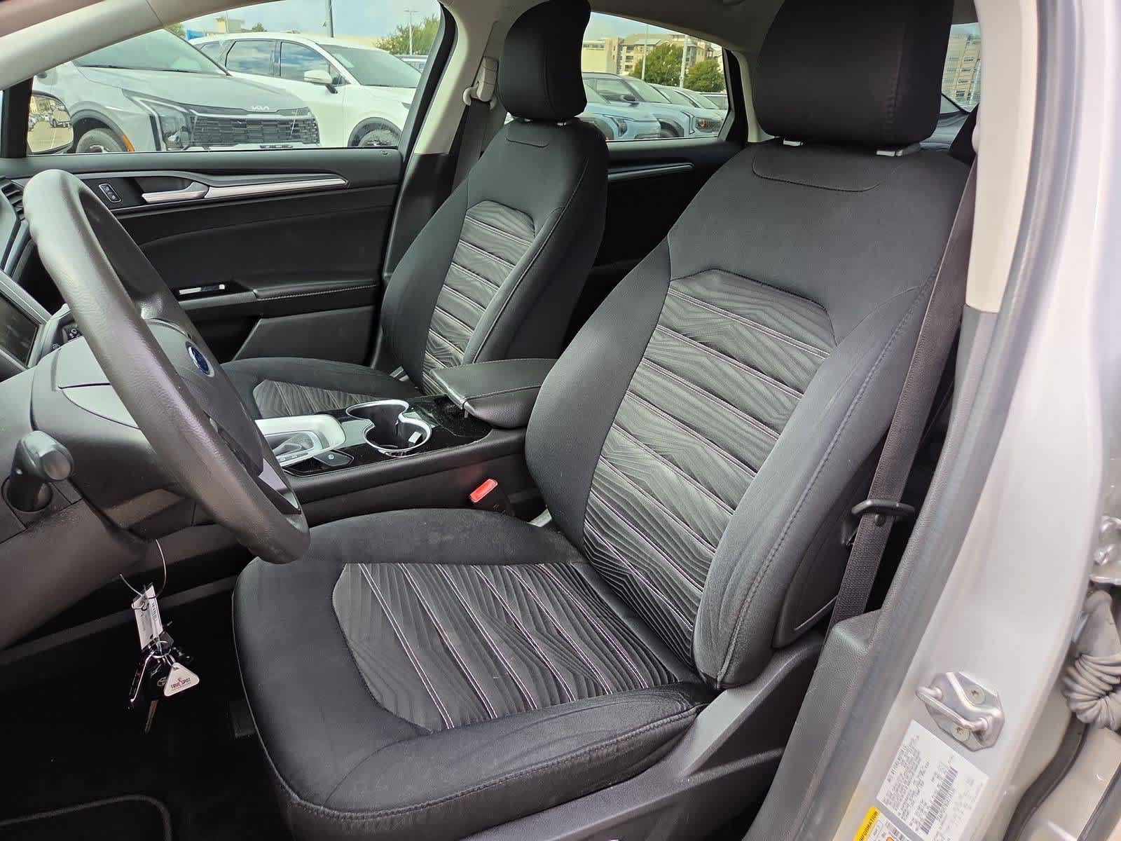 Used 2016 Ford Fusion SE FWD image 15