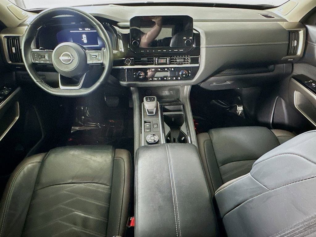 Used 2023 Nissan Pathfinder Platinum image 16