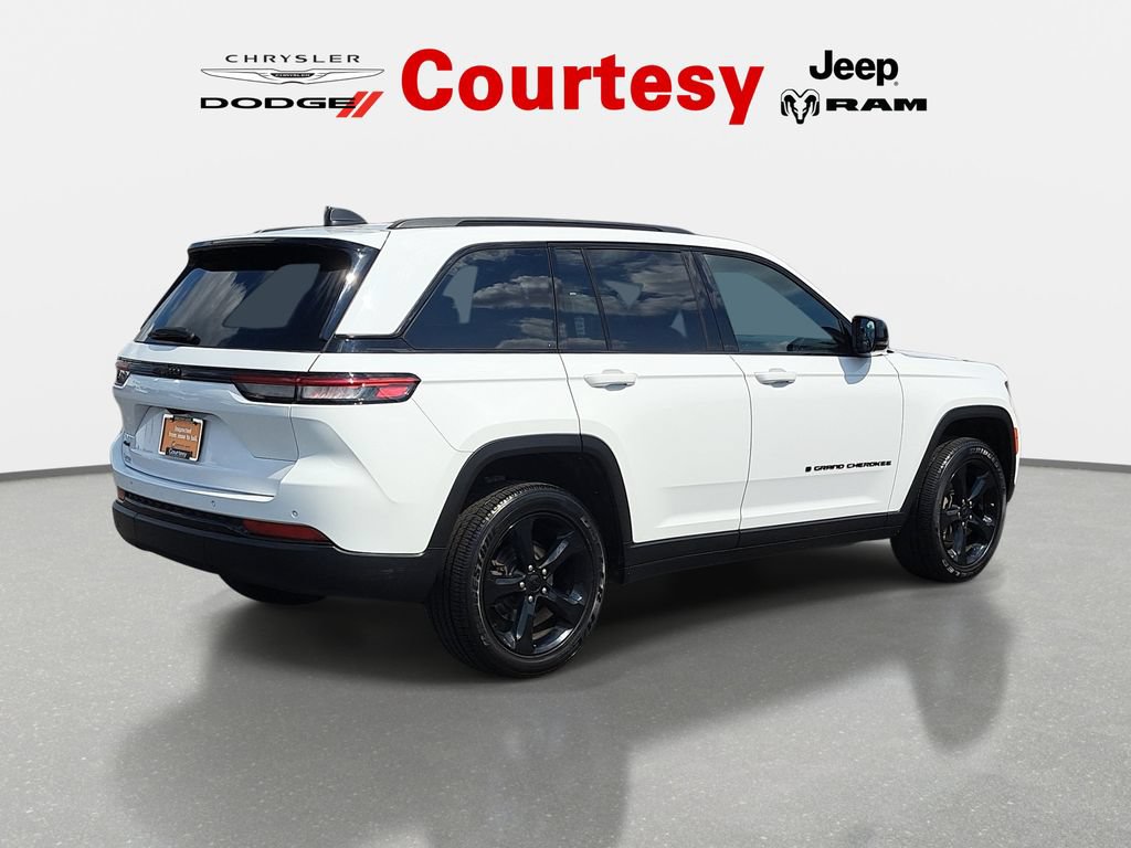 Certified 2023 Jeep Grand Cherokee Altitude AWD/4WD image 4