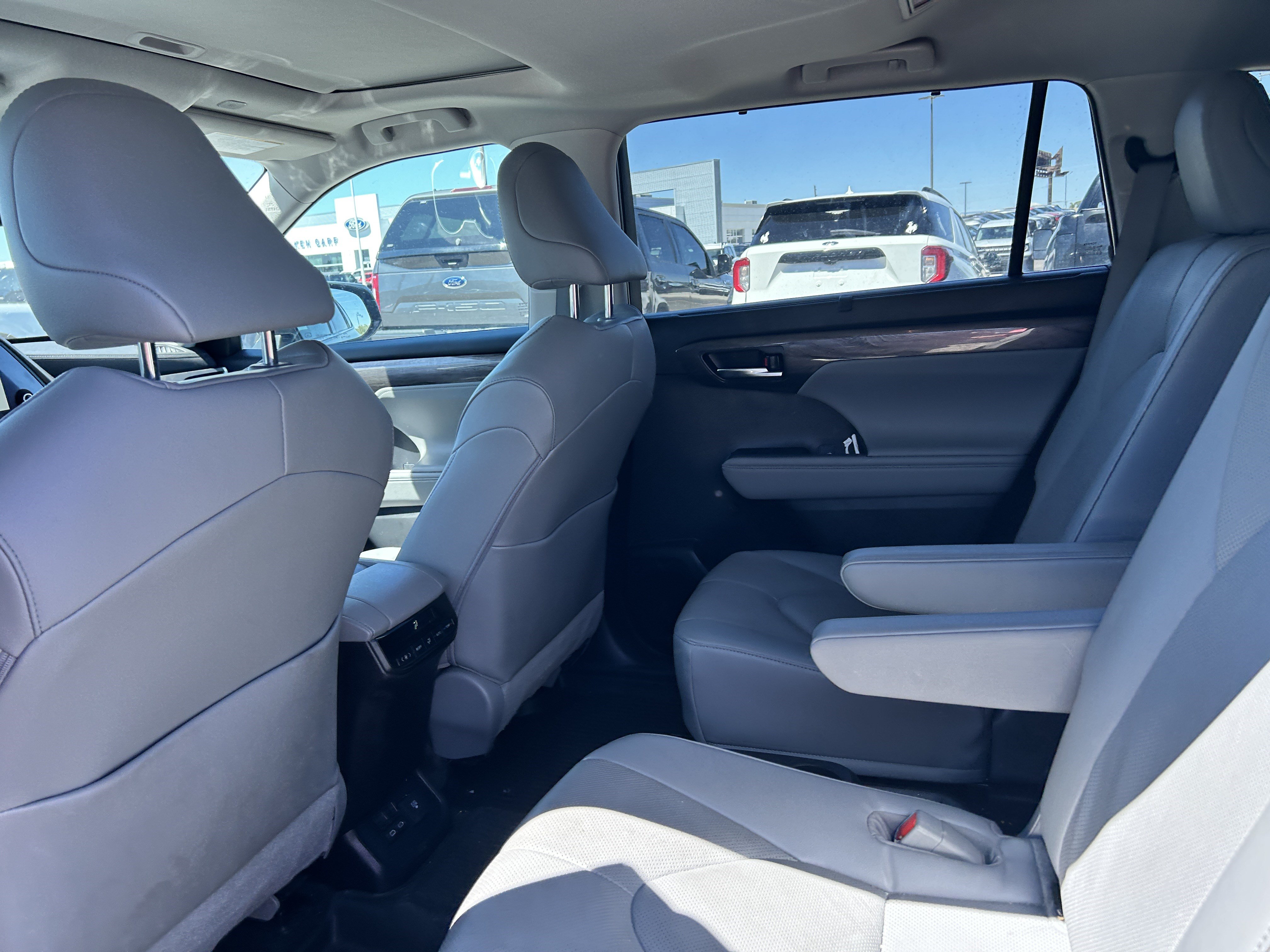 Used 2023 Toyota Highlander Limited AWD/4WD image 10