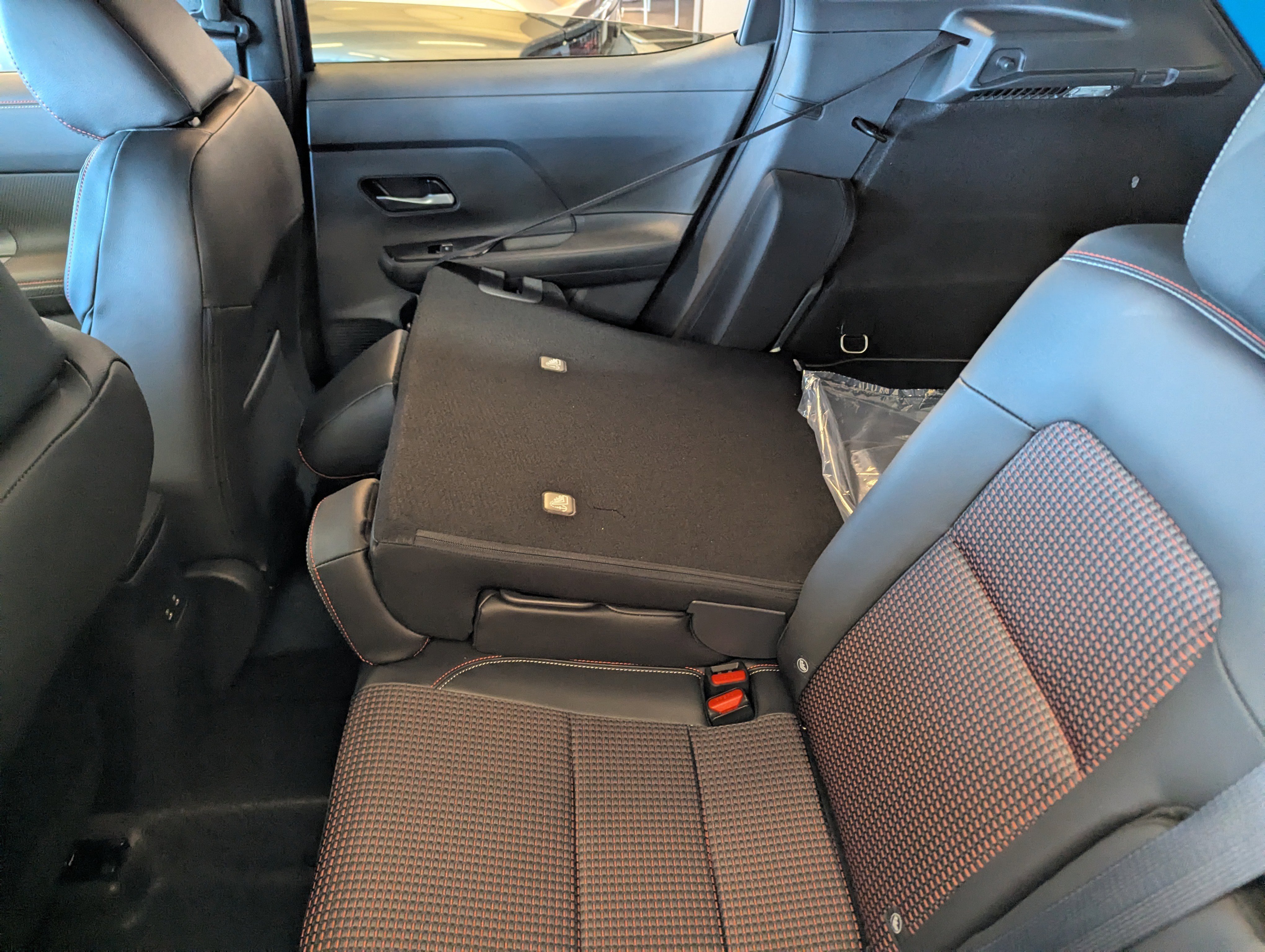 New 2026 Nissan Kicks SR w/ Illumination Package image 8