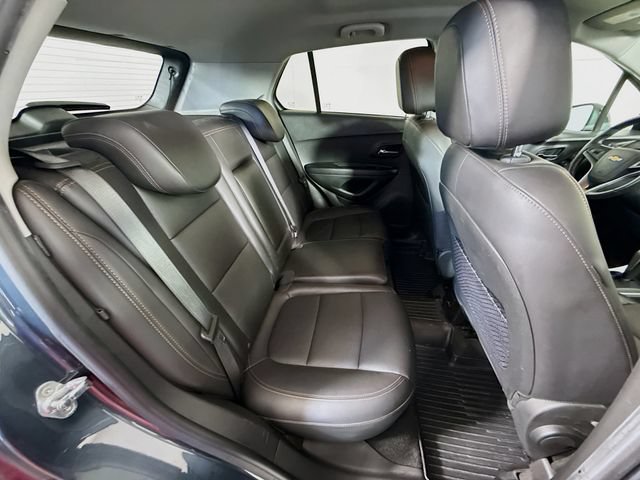 Used 2021 Chevrolet Trax LT w/ Premium Seat Package AWD/4WD image 28