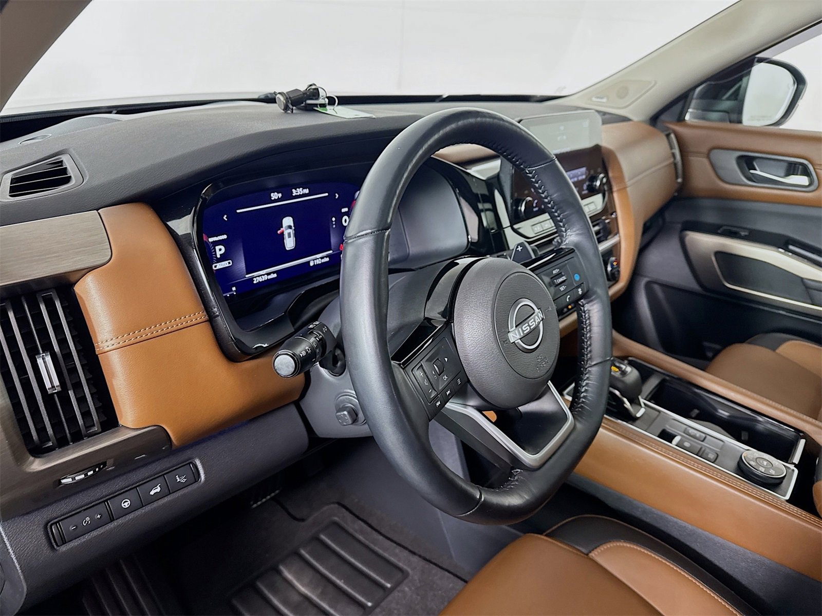 Used 2023 Nissan Pathfinder Platinum image 7