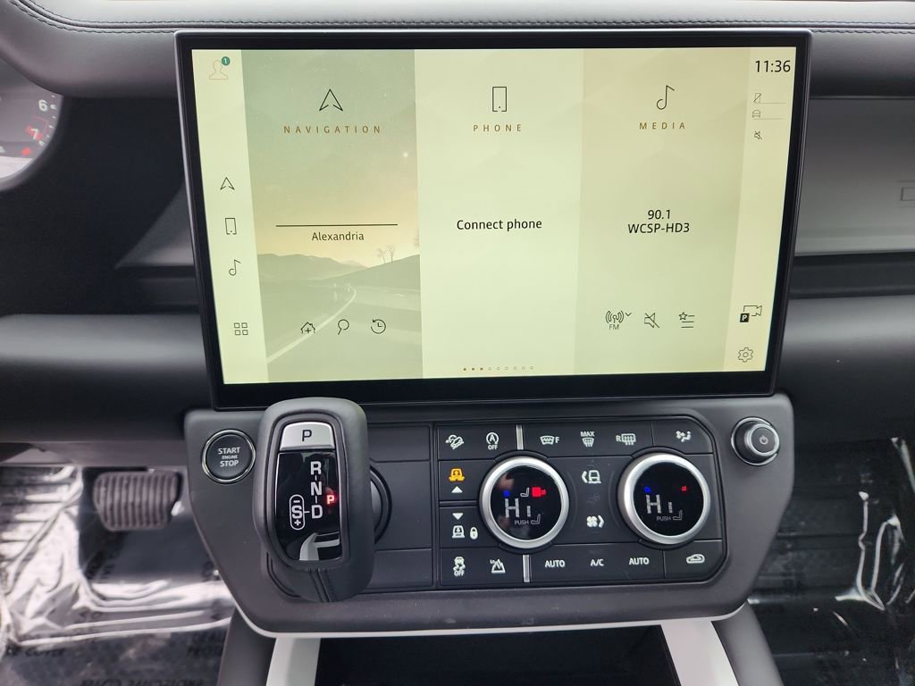 New 2026 Land Rover Defender 130 X-Dynamic SE image 15
