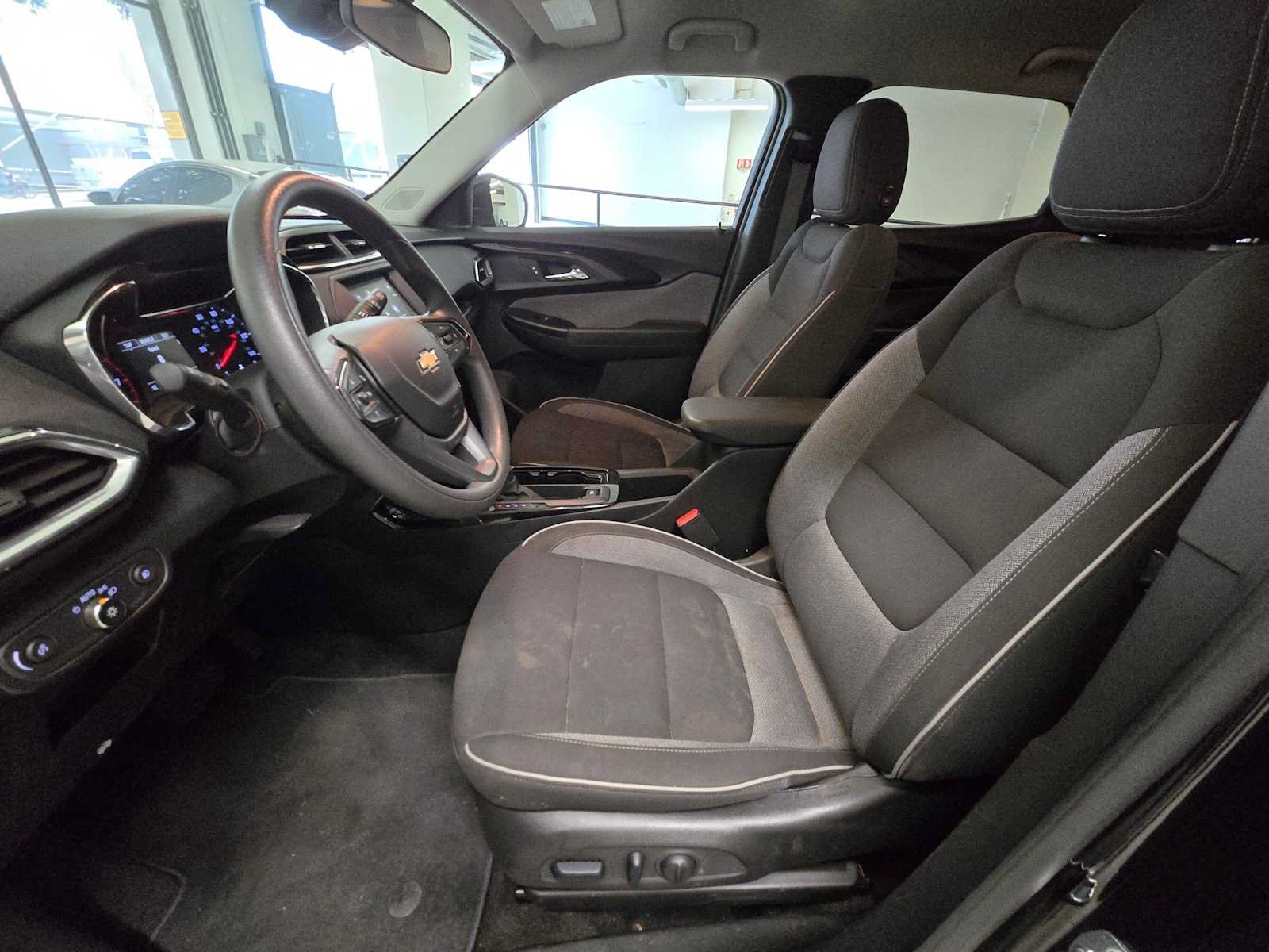 Used 2023 Chevrolet TrailBlazer LT FWD image 20