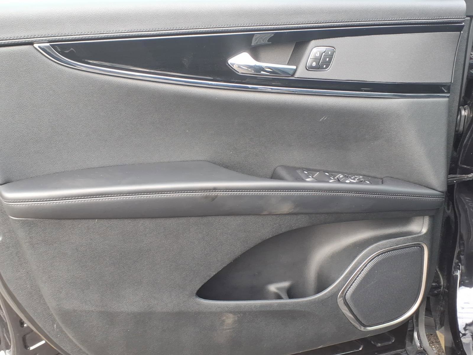 Used 2022 Lincoln Nautilus Reserve AWD/4WD image 8