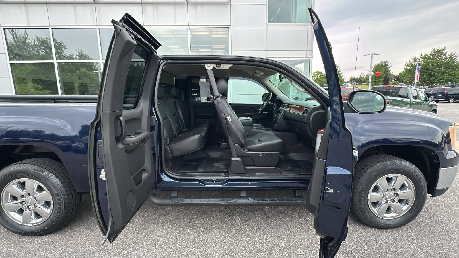 Used 2012 GMC Sierra 1500 SLT w/ SLT Convenience Package AWD/4WD image 27