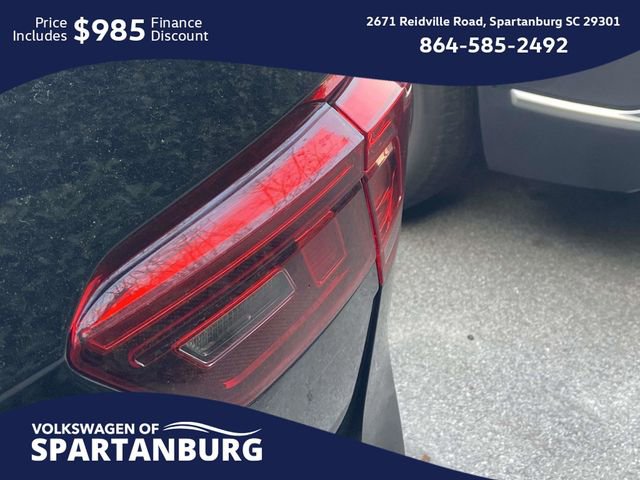Used 2021 Volkswagen Tiguan SE w/ Panoramic Sunroof Package image 8