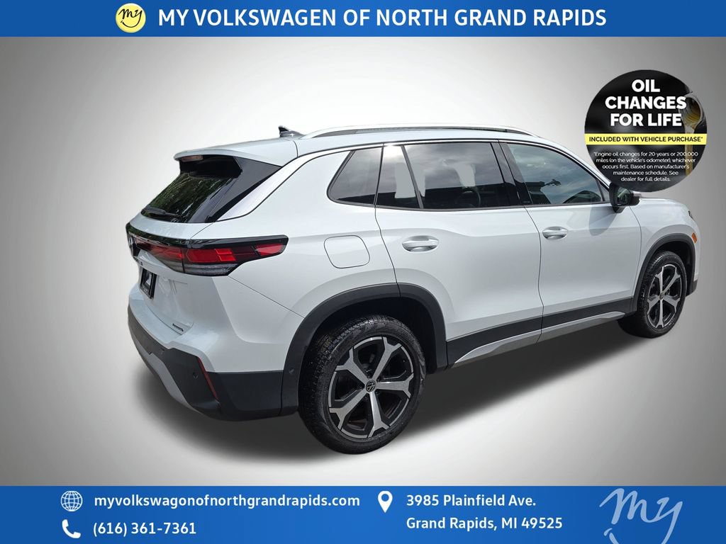 Used 2025 Volkswagen Tiguan SE AWD/4WD image 8