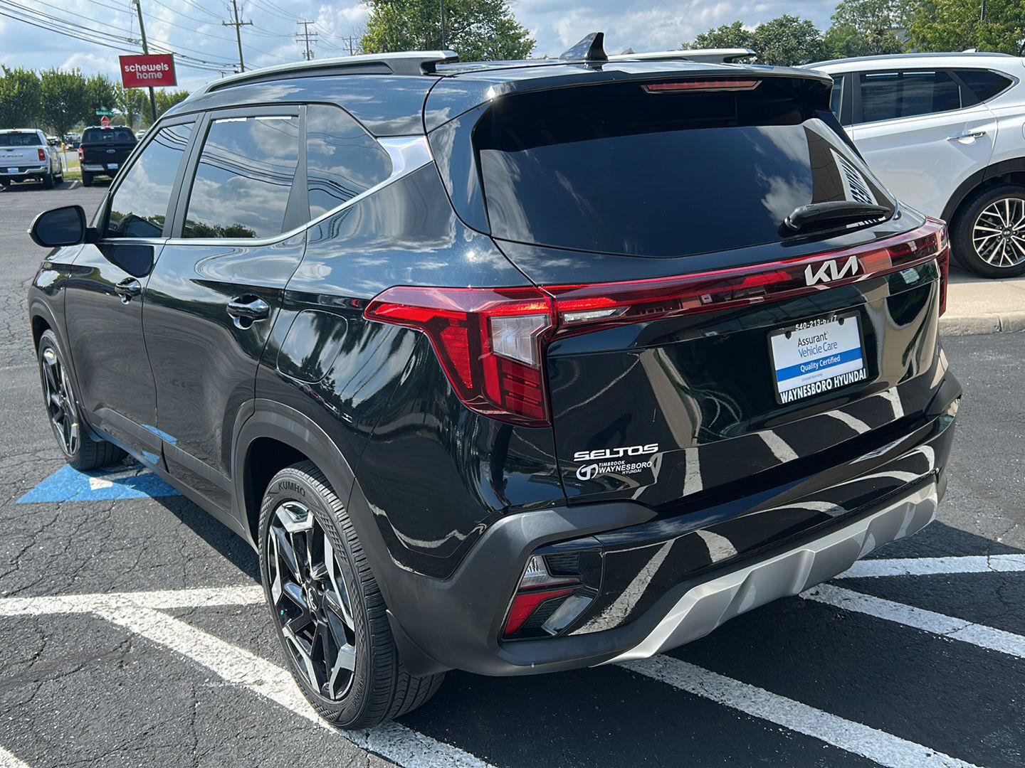 Used 2024 Kia Seltos SX w/ SX Sunroof Package AWD/4WD image 5