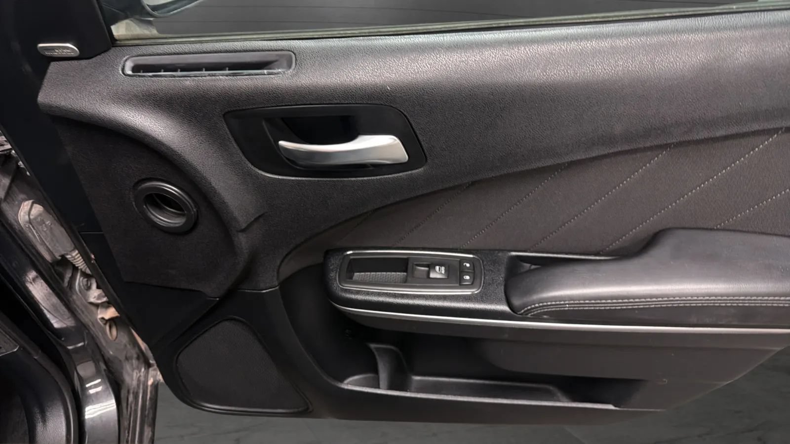 Used 2016 Dodge Charger SXT RWD image 18