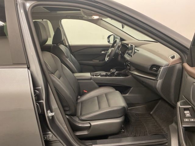 Used 2023 Nissan Rogue SV w/ SV Premium B Package image 25